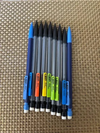 Divers crayons à papier Bic