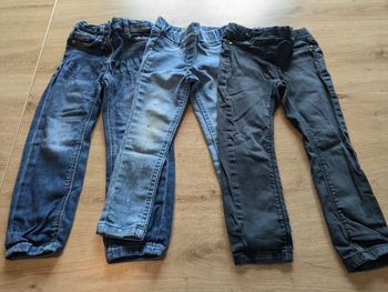 Lot 3 jeans