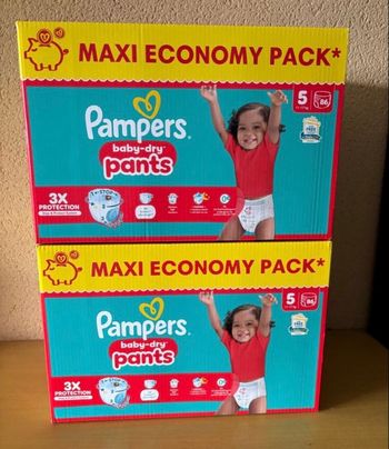 2 cartons couchés Pampers taille 5