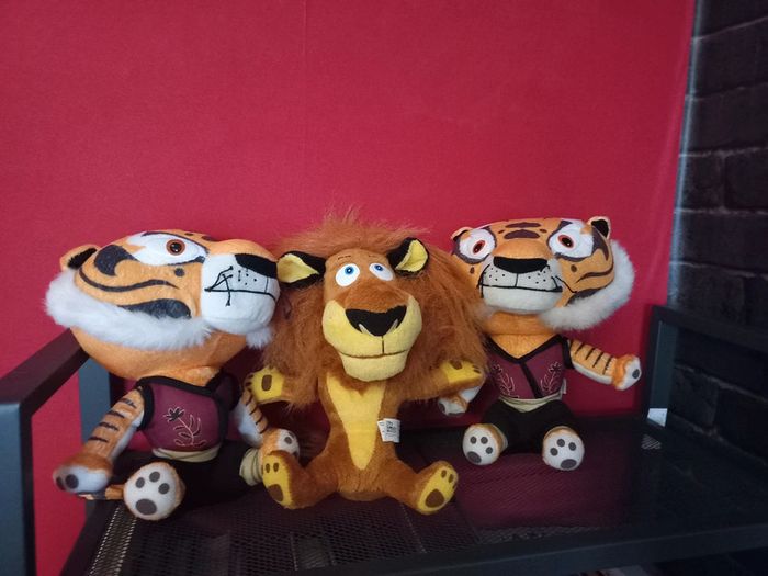 Peluches lot 2 kung fu panda et 1 Madagascar - photo numéro 2