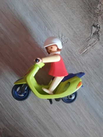 Lot 4 figurines+accessoires 'playmobil'