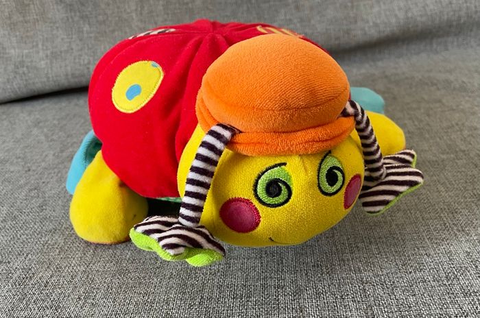 Peluche tortue avec sons au toucher