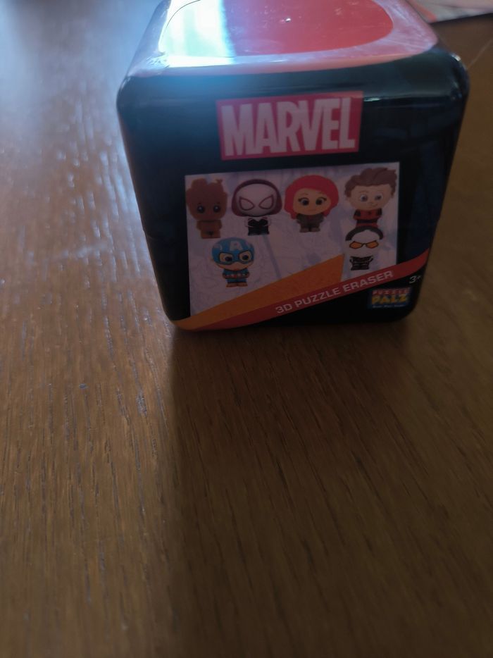 Une boîte de Gommes mystères 3D XXL (2 gommes à l'intérieur)