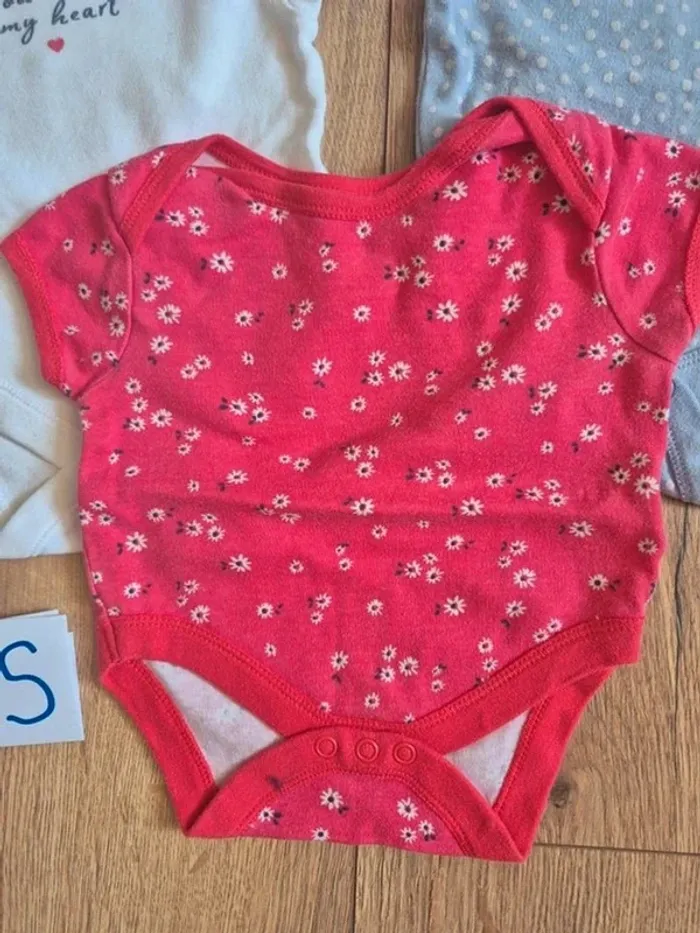 Lot 5 bodies manches courtes  3 mois - photo numéro 12