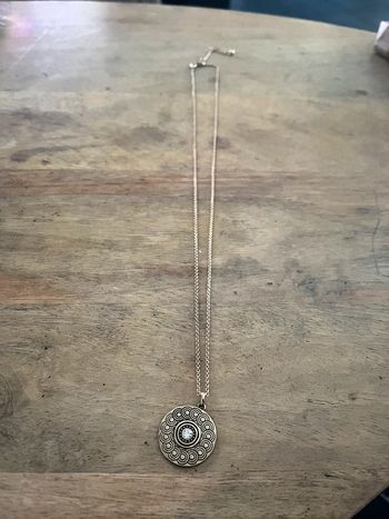Collier long dorée avec pendentif