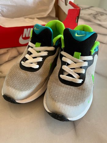 Baskets Nike taille 32