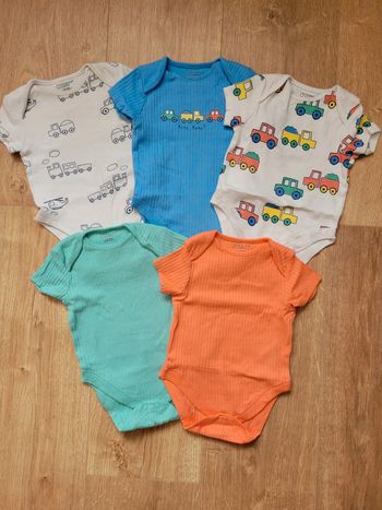 Lot 5 bodies manches courtes
