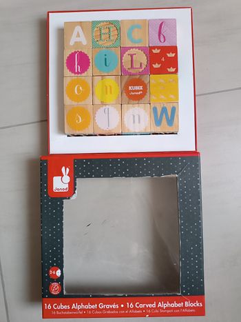 Cubes alphabet gravés
