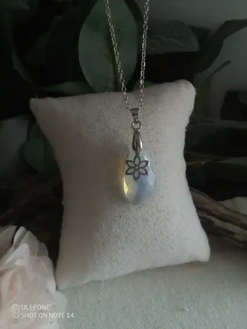Collier opaline et fleur argentée