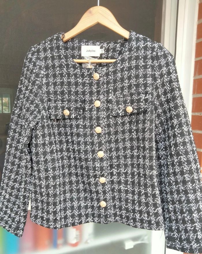 Preciosa chanelita blanca o negra talla S/M - photo numéro 2