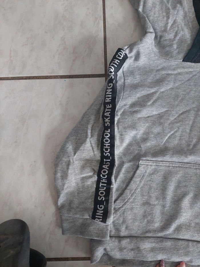 Sweat a capuche garçon 4 ans - photo numéro 3