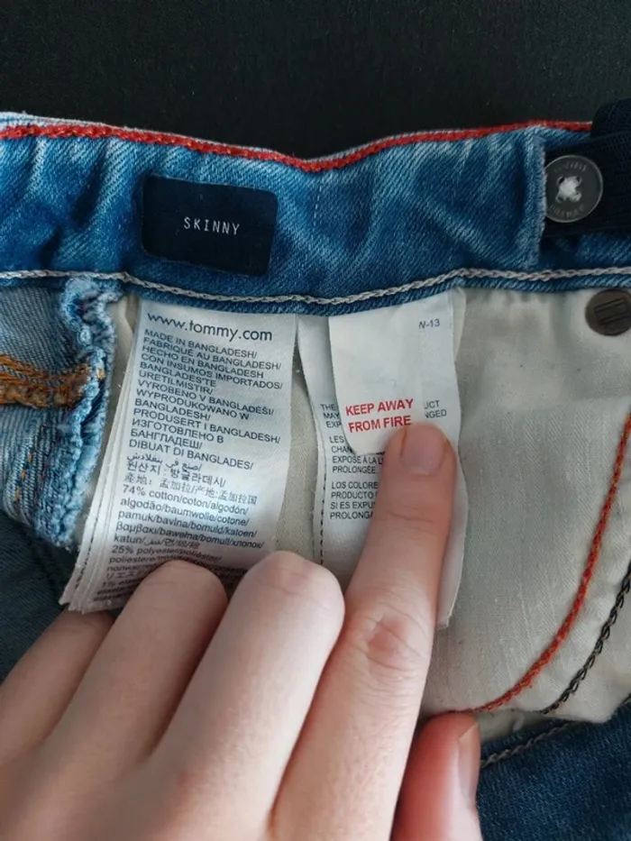 Short Tommy Hilfiger en jean Brodé - photo numéro 2