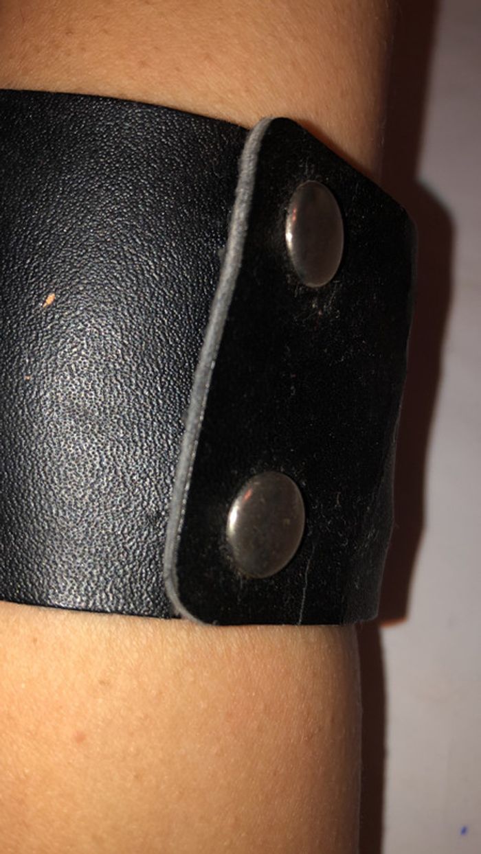 Bracelet noir romain poignet - photo numéro 2