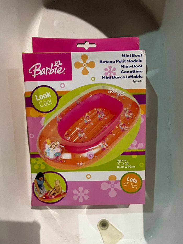 Bateau gonflable barbie