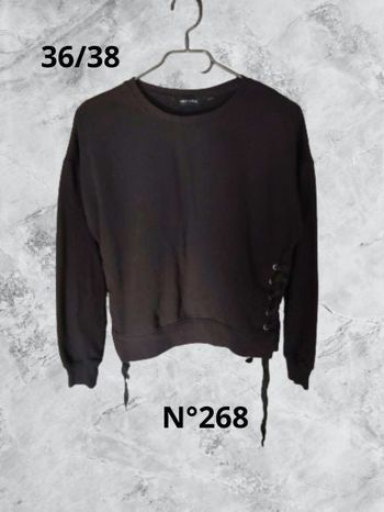 N°268 Sweat noir T36/38. New look.
