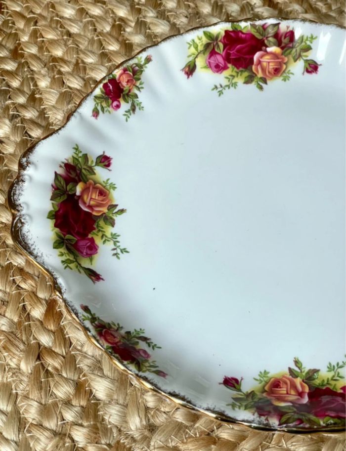 Plat rond en porcelaine Royal Albert - photo numéro 4