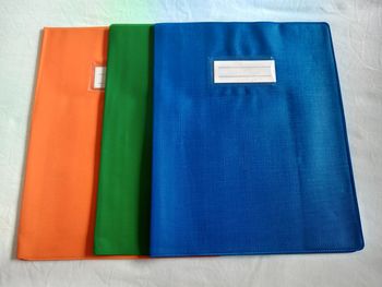 Lot de 3 protèges cahiers neufs.