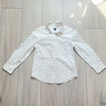 Chemise blanc cassé à motif bateaux. Garçon 8 ans. Marque Kiabi