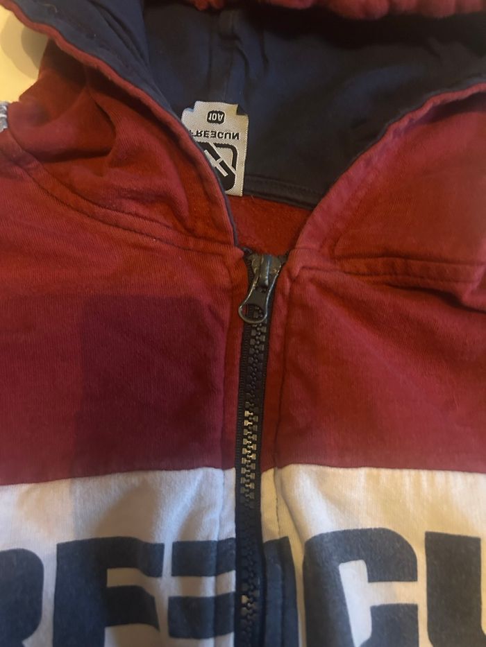 Sweat zippé à capuche BON ÉTAT pour garçon taille 10 ans couleur bordeaux - photo numéro 2