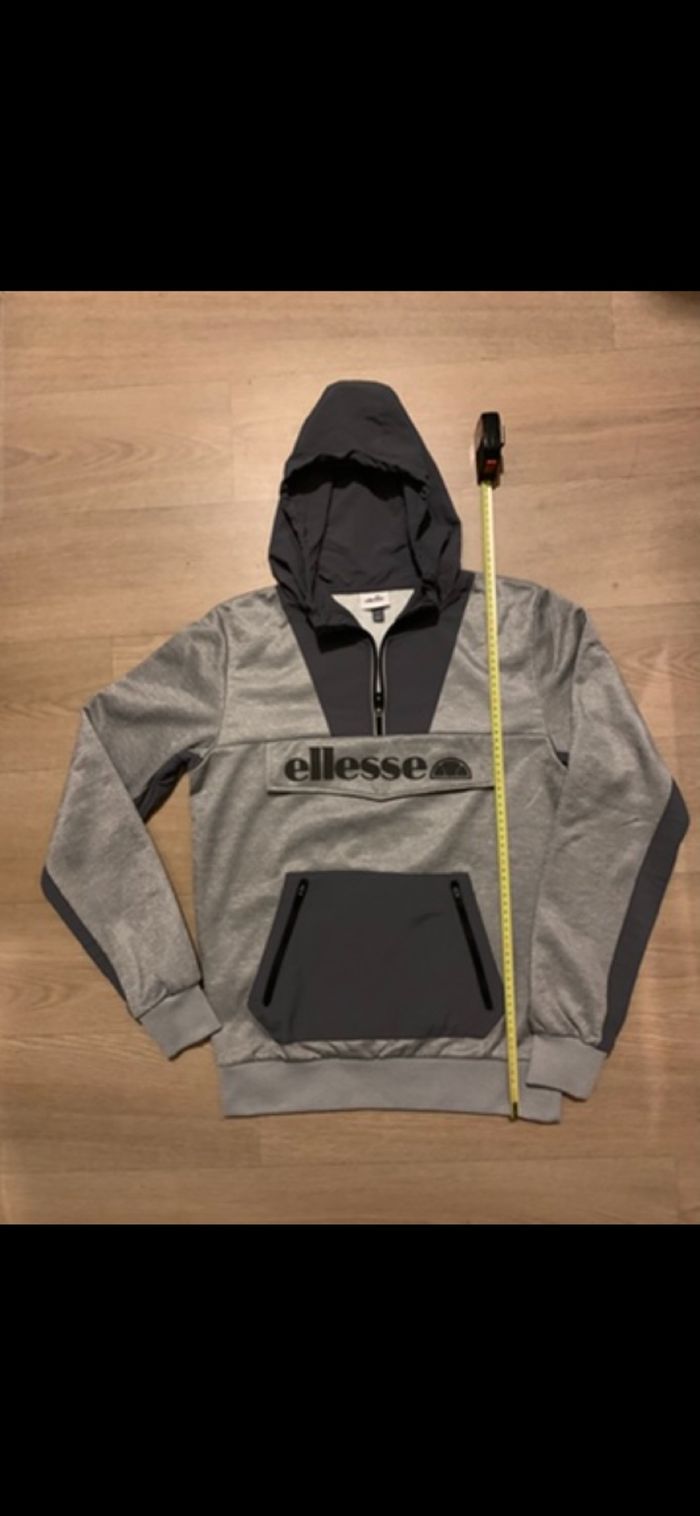Pull ellesse à capuche taille S adulte couleur gris parfaite état