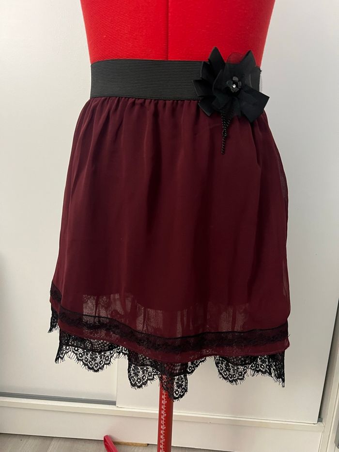 Jupe voile bordeaux à dentelle noire Kwoman