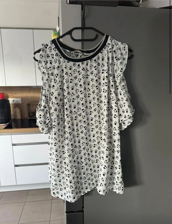 Haut épaules dénudées grain de malice