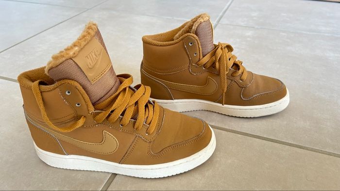 Nike camel taille 36.5 - photo numéro 2