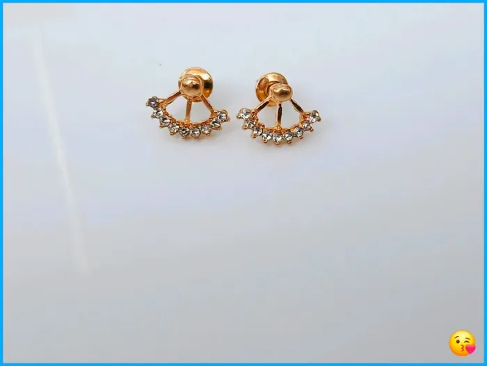 Boucles d’oreilles puces éventail strass chic et moderne - photo numéro 2