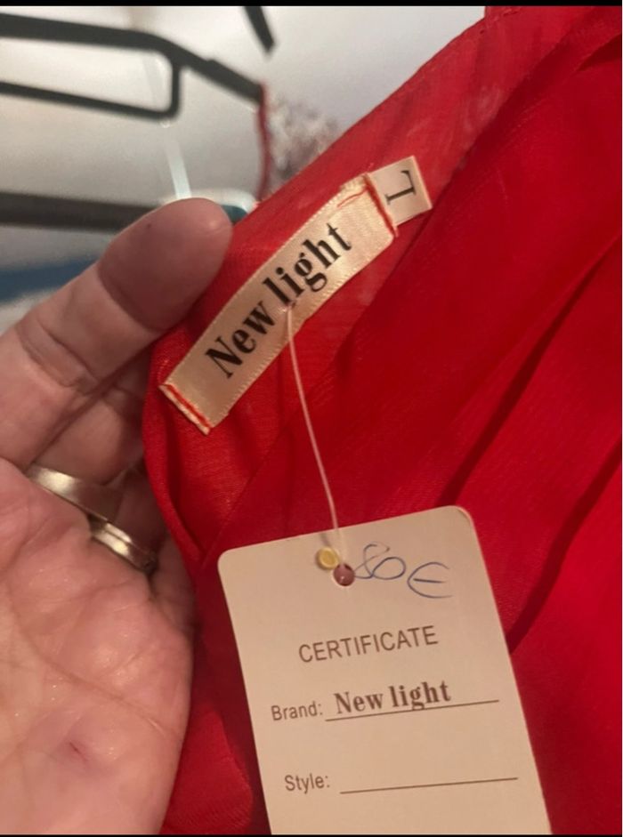robe avec traîne 38/40 rouge et sequin argenté neuf - photo numéro 6