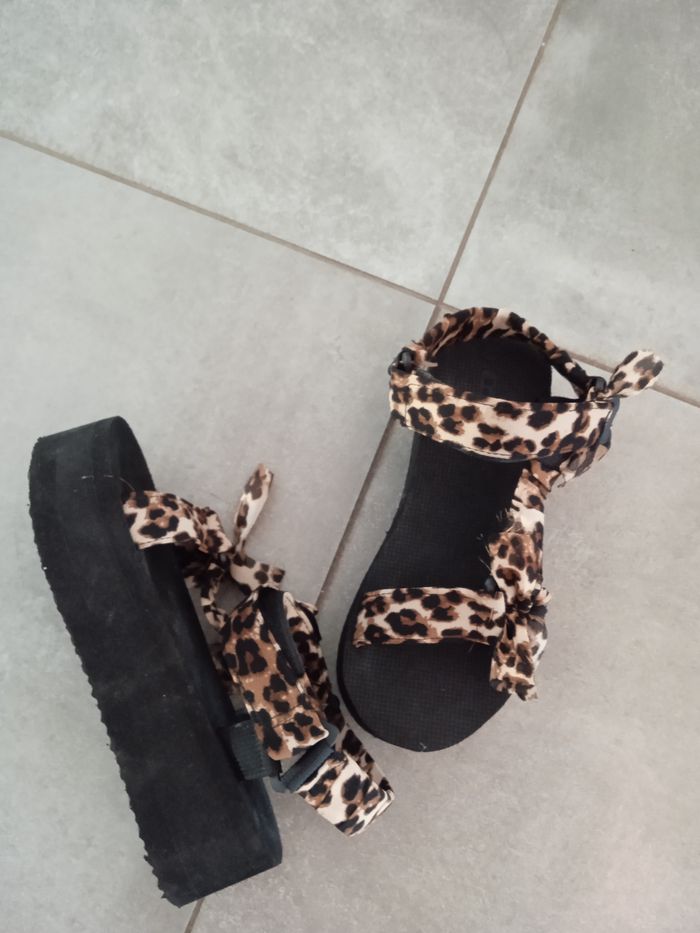 sandales tendance plate forme neuve bellucci