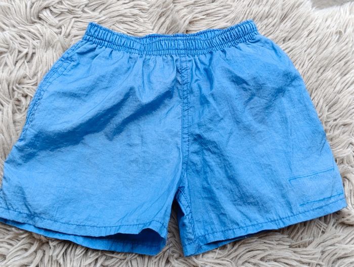 Short bleu