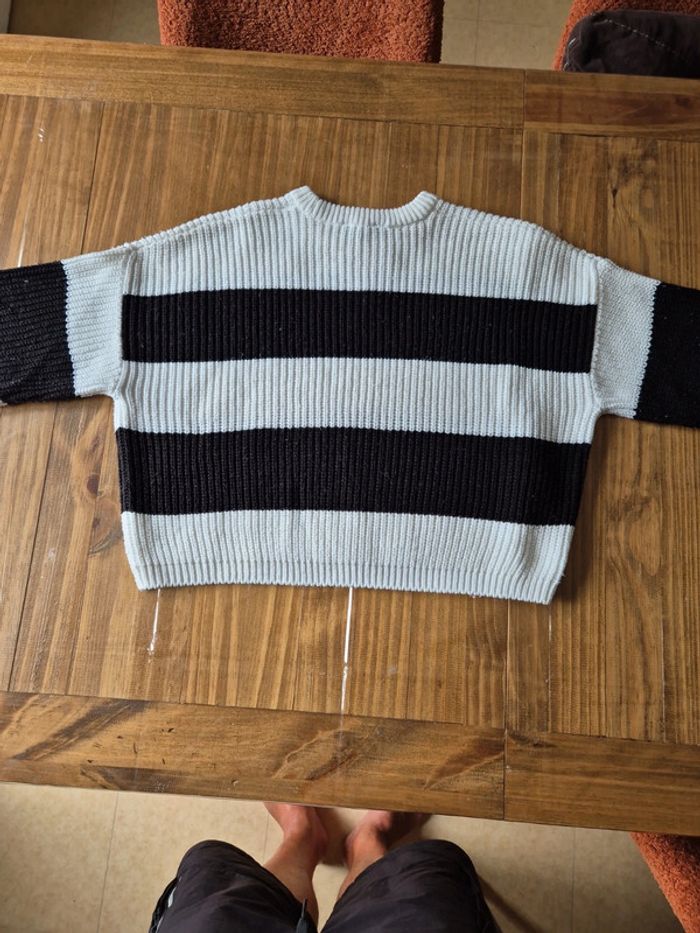 Pull rayé noir et blanc - photo numéro 6