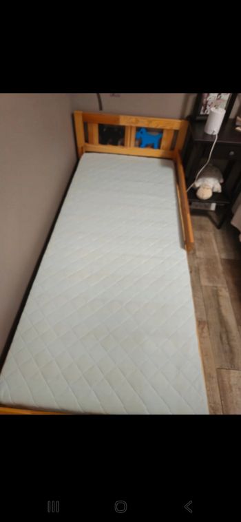 Lit enfant 160x70 avec barrière de sécurité et son matelas