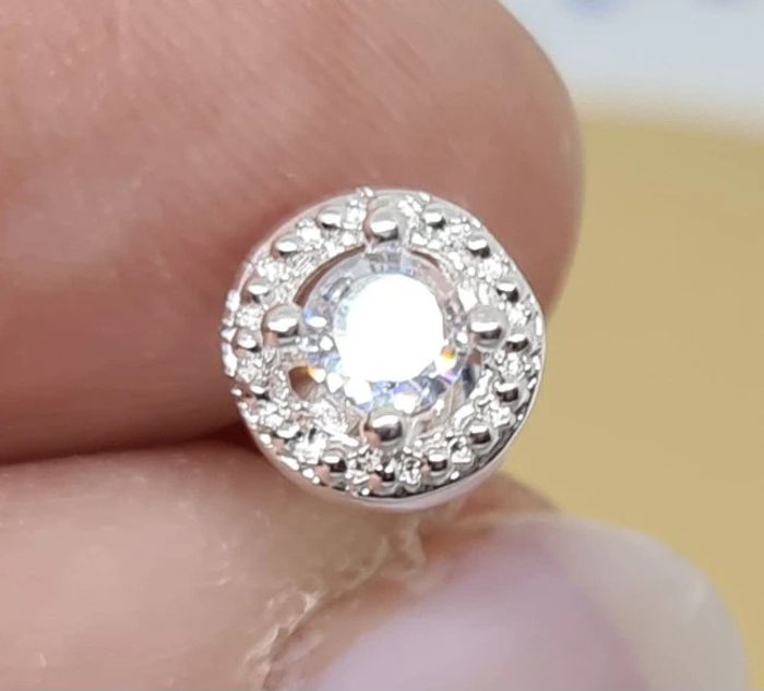 Très jolis Clous d'oreilles fantaisie argentés - photo numéro 3