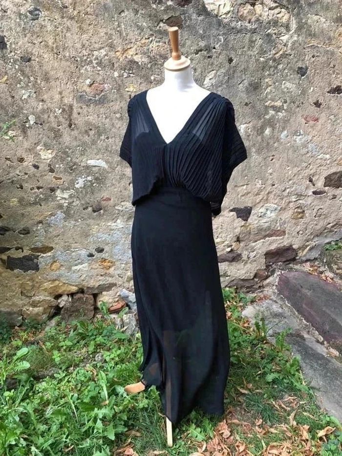 Robe de cérémonie NAF NAF noire dos nu et col en v - photo numéro 2
