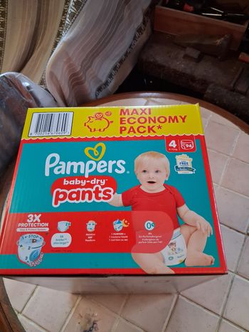 Paquet 94 couches Pampers pants neuf T4