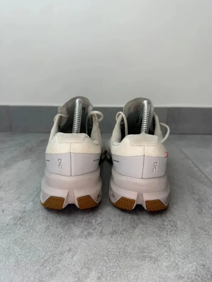 Baskets On RUnning Cloudventure Ice Glacier taille 40 - photo numéro 4