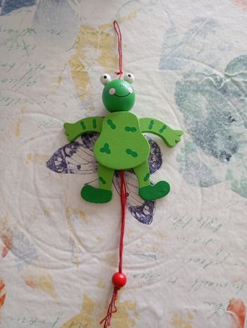 Grenouille sauteuse en bois
