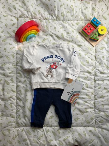 jogging blanc et bleu paris 2024 6 mois