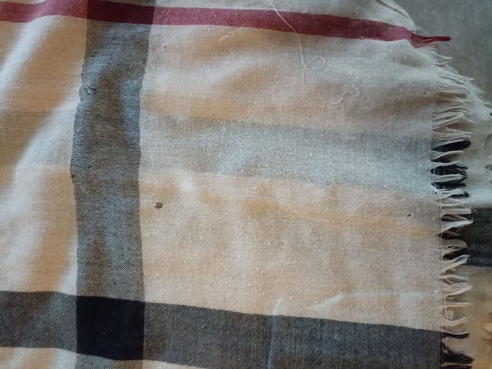 Écharpe Plaid Chic Beige & Rouge - Touche d'Élégance Indémodable ! - photo numéro 2