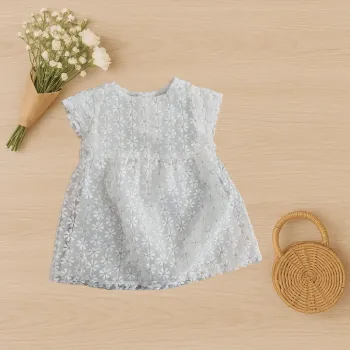 👗 Robe blanche bébé Cuddles & Smiles - 9/12 mois - détails dorés