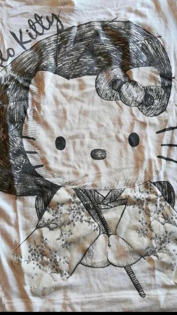 Hello kitty a  paillettes