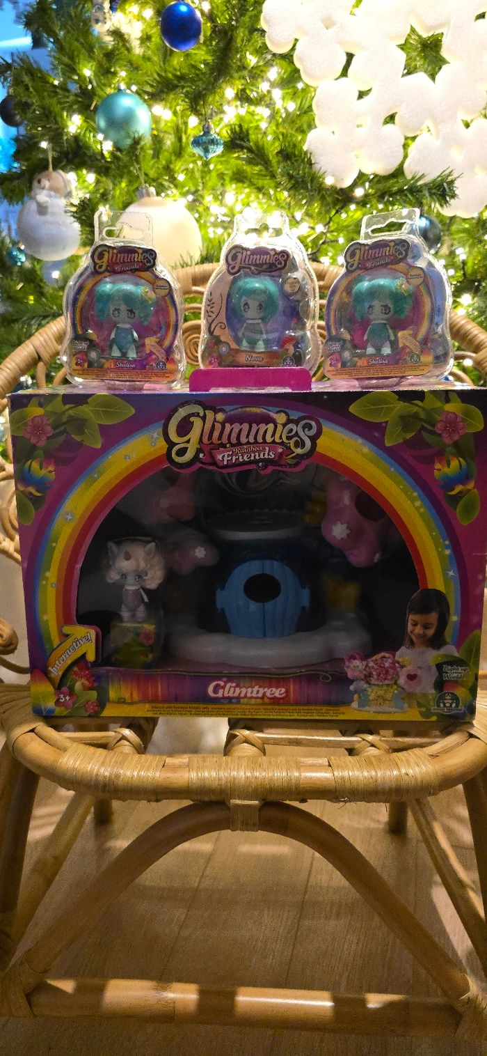 Maison glimmies + 3 petite poupée