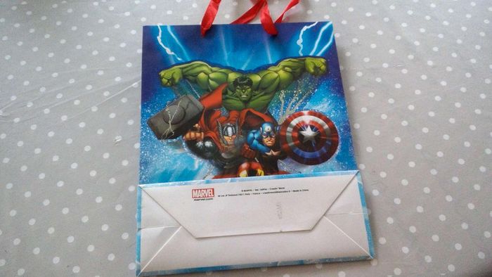 Sac cadeau Avengers en papier - photo numéro 4