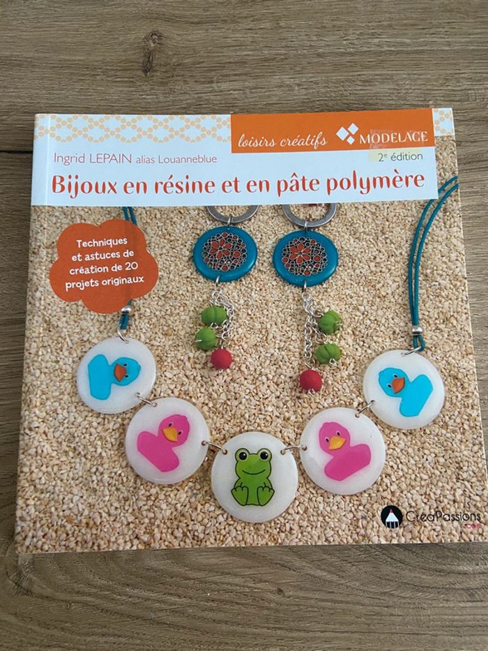 Livre bijoux en résine et en pâte polymère