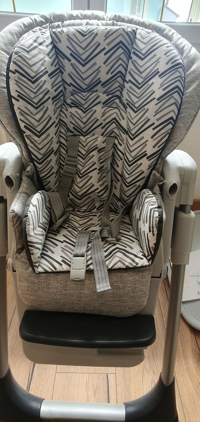 Chaise haute NEUVE joie - photo numéro 5