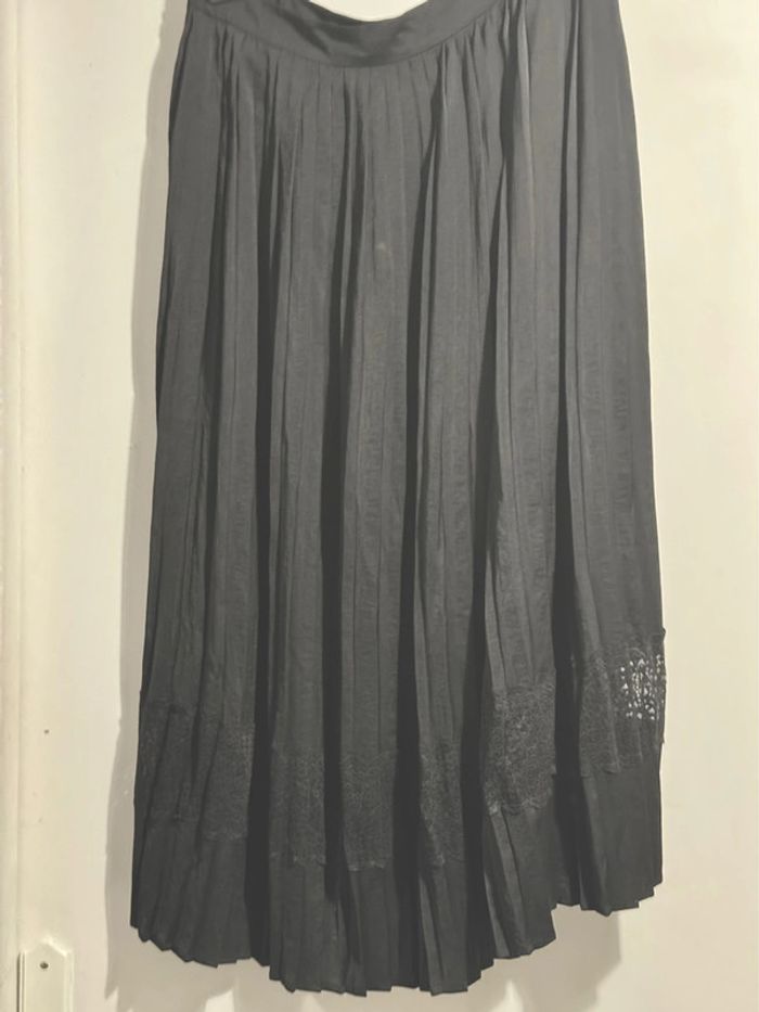 Jupe longue plissée détail dentelle bas taille 42