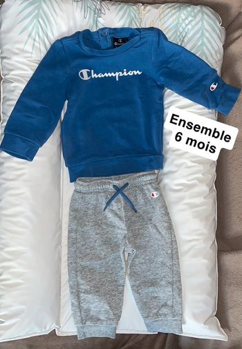Ensemble jogging et pull gris et bleu 6 mois Champion
