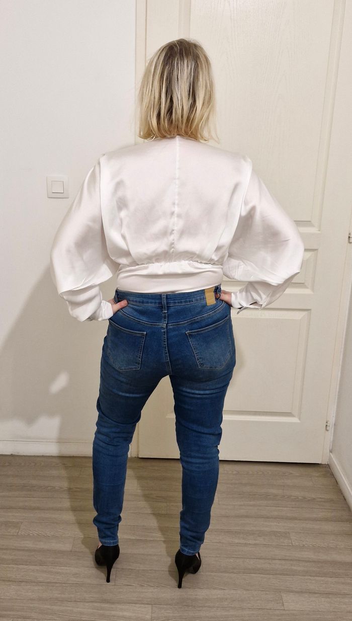 Body top satiné chic et sexy - photo numéro 2