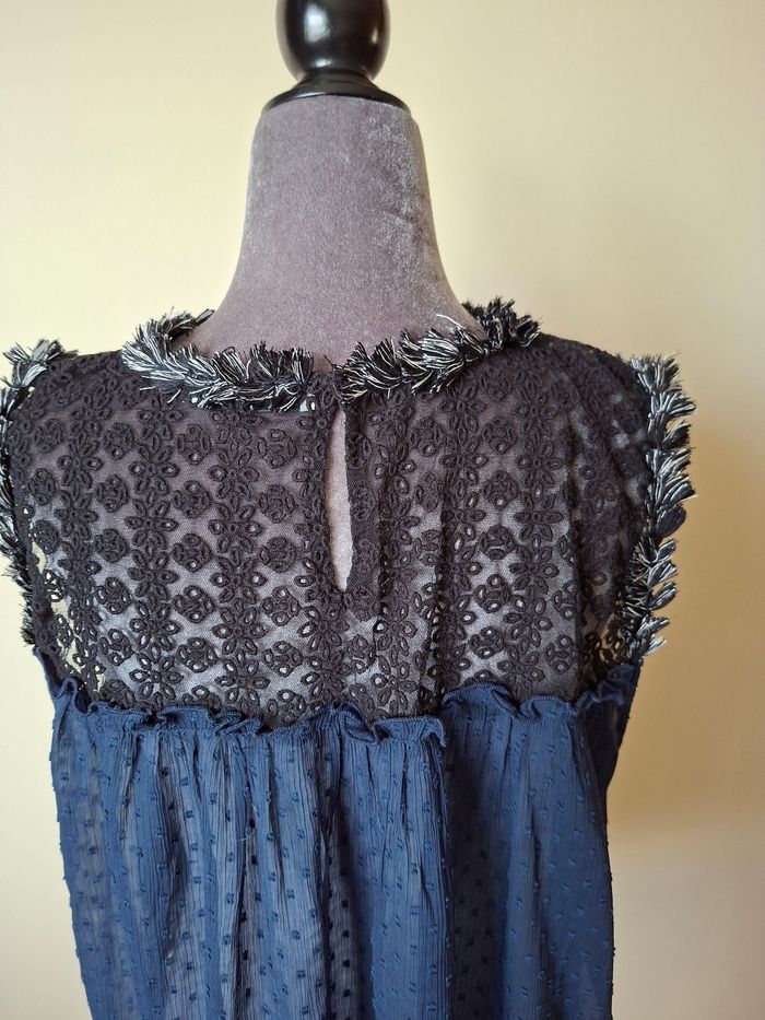 Haut sans manche bleu nuit et broderie noire Taille XL - photo numéro 3